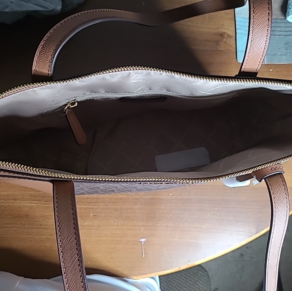 NEW Michael Kors Maddie 38H3GN2T2B MD EW Top Zip Tote BROWN/LUGGAGE $298 - Picture 9 of 15